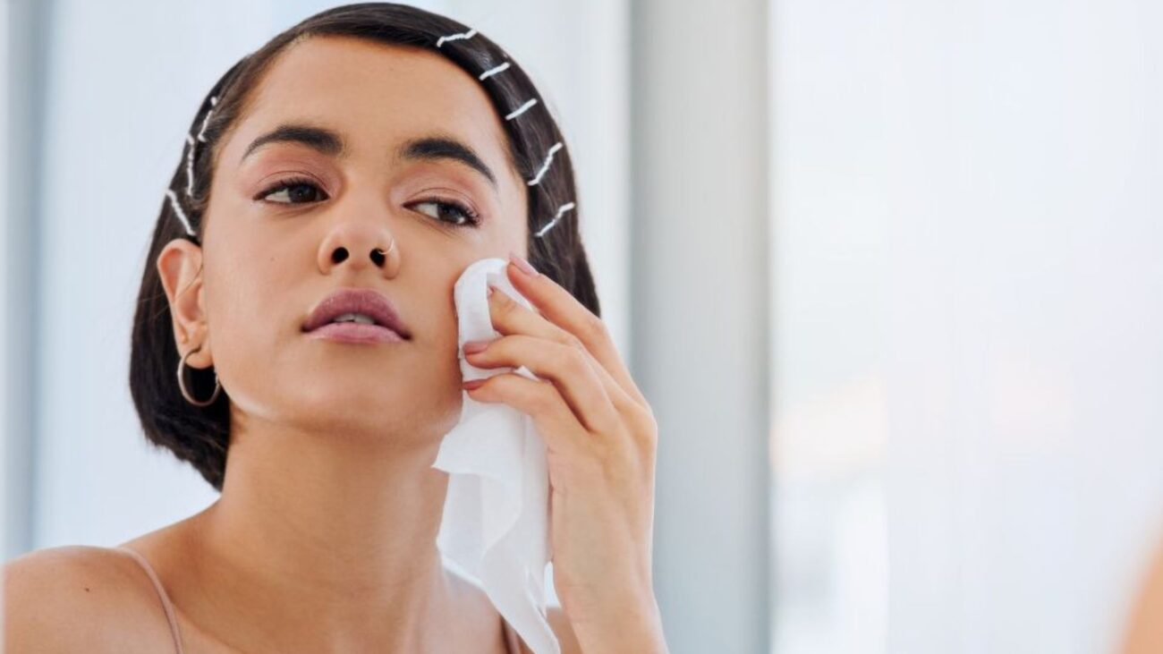 তারুণ্য ধরে রাখতে প্রতিদিন করুন এই ৪টি স্কিনকেয়ার স্টেপস